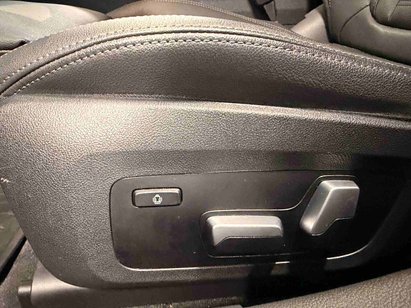 BMW i4 9 of 16