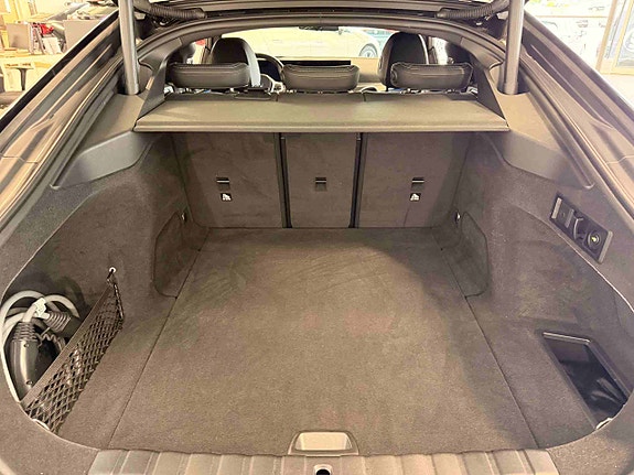 BMW i4 11 of 16