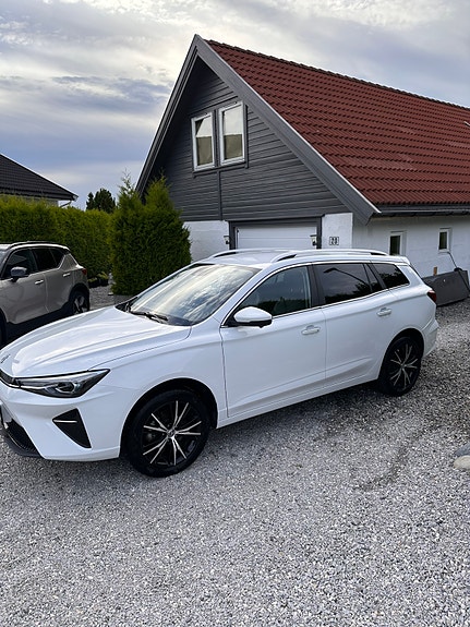 MG MG5 2 of 11