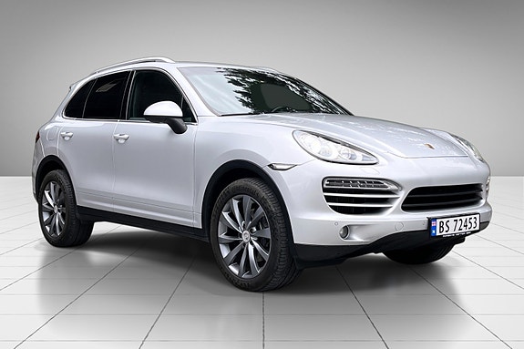 Porsche Cayenne 3 of 30