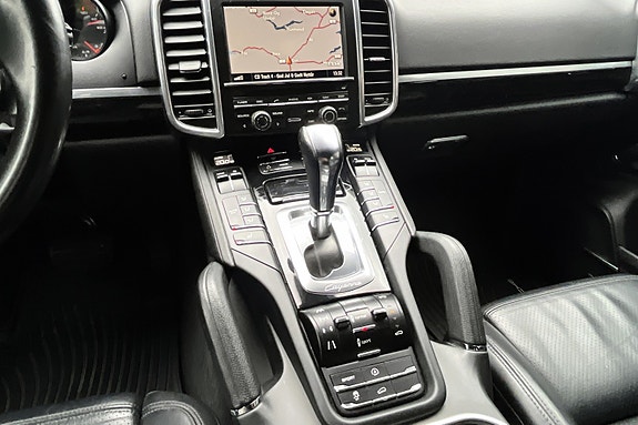 Porsche Cayenne 24 of 30