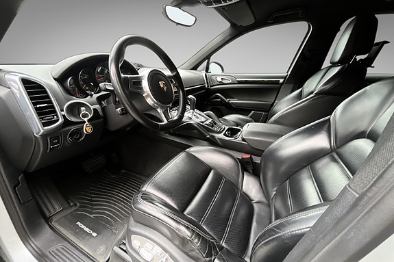 Porsche Cayenne 15 of 30