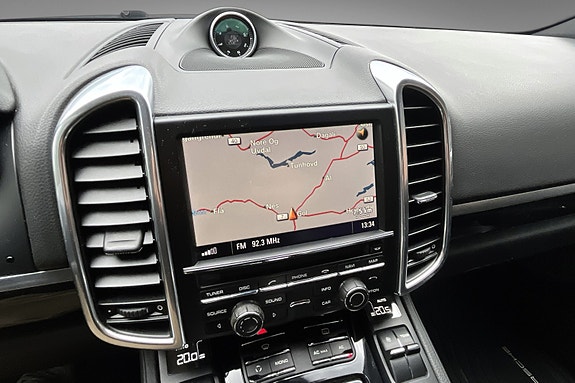 Porsche Cayenne 28 of 30