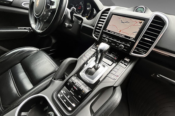 Porsche Cayenne 29 of 30