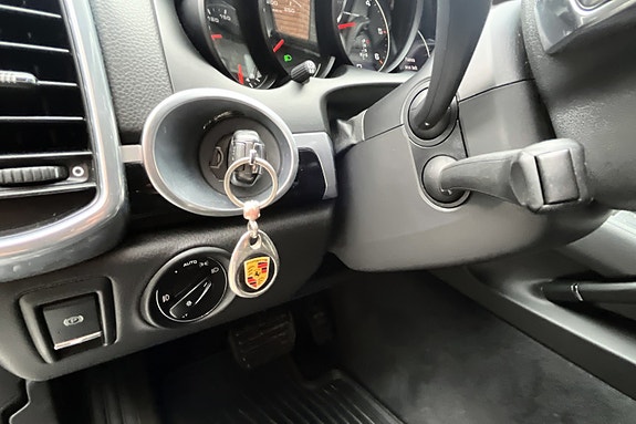Porsche Cayenne 22 of 30
