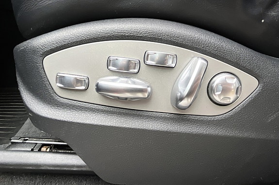 Porsche Cayenne 14 of 30