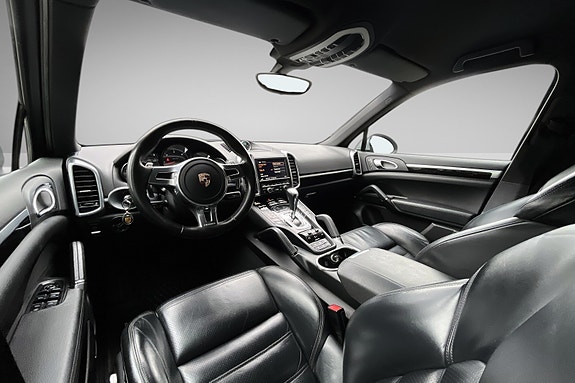 Porsche Cayenne 17 of 30