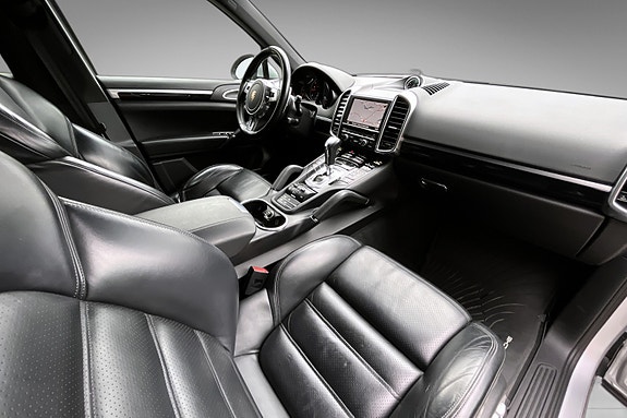 Porsche Cayenne 30 of 30