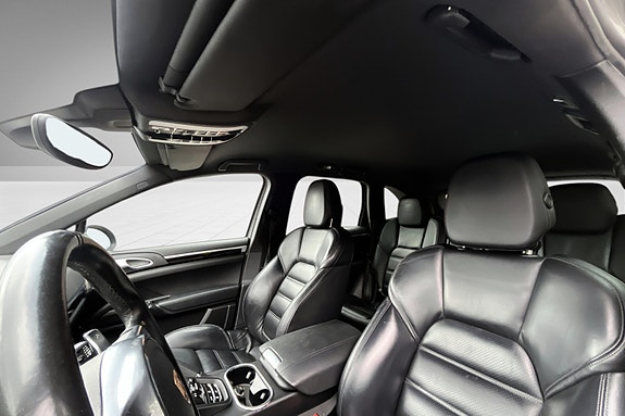 Porsche Cayenne 16 of 30