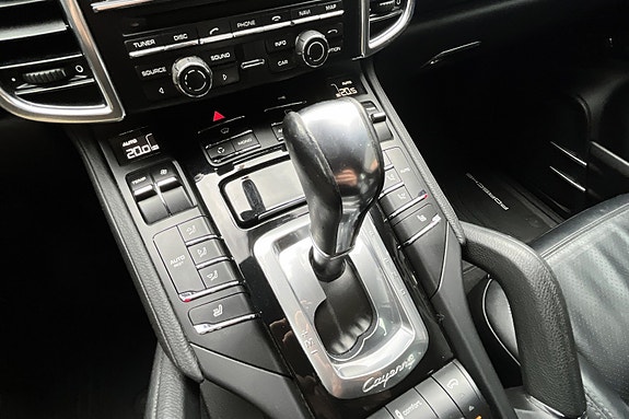 Porsche Cayenne 25 of 30