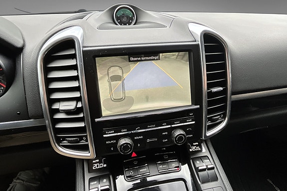 Porsche Cayenne 27 of 30