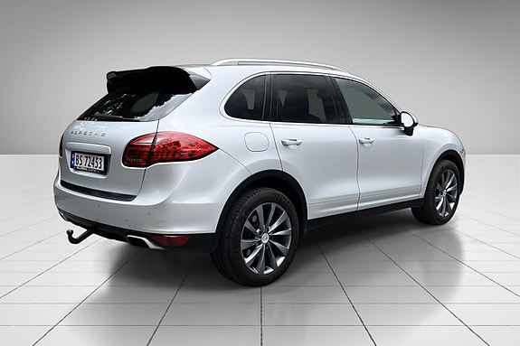 Porsche Cayenne 6 of 30
