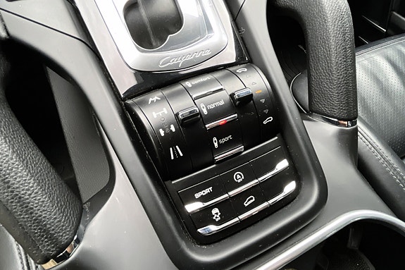Porsche Cayenne 26 of 30