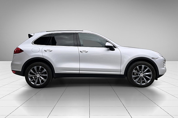 Porsche Cayenne 5 of 30