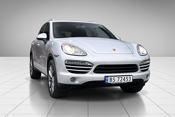Porsche Cayenne 2 of 30