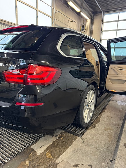 BMW 525xd 10 of 30