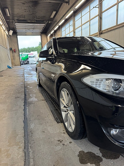 BMW 525xd 27 of 30