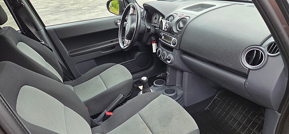 Mitsubishi Colt 7 of 13