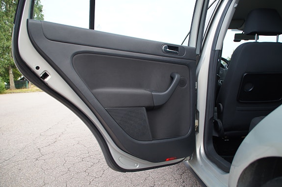 Volkswagen Golf Plus 16 of 30