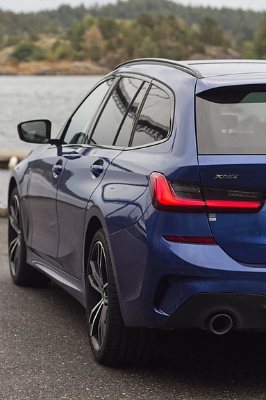 BMW 330e 4 of 19