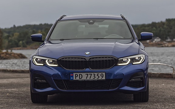 BMW 330e 2 of 19