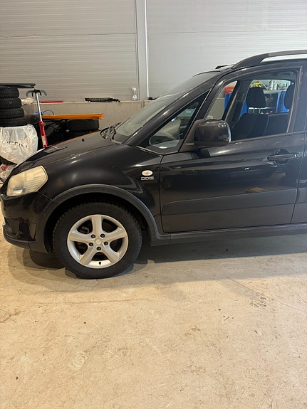 Suzuki SX4 4 of 11