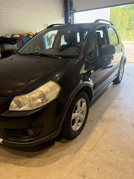 Suzuki SX4 3 of 11