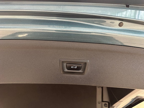 BMW iX 18 of 30