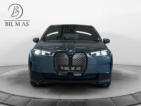 BMW iX 8 of 30