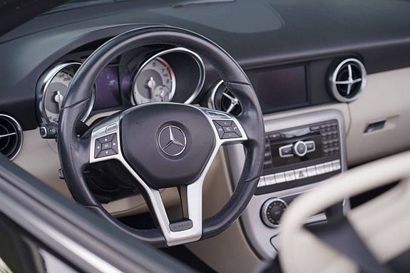 Mercedes-Benz SLK200 8 of 18