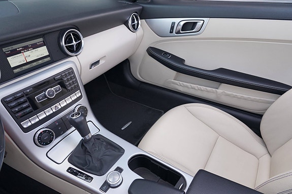 Mercedes-Benz SLK200 11 of 18