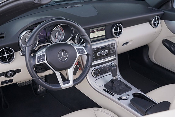 Mercedes-Benz SLK200 9 of 18