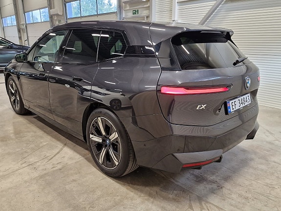 BMW iX 9 of 30