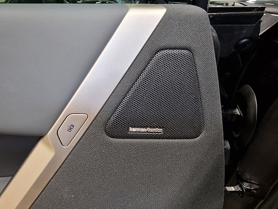 BMW iX 28 of 30