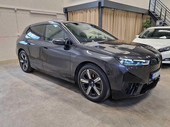 BMW iX 4 of 30