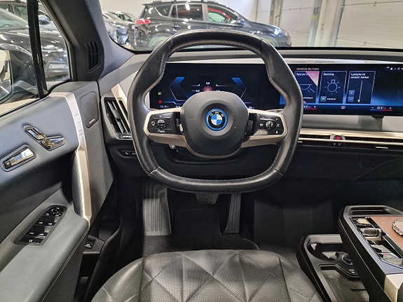 BMW iX 20 of 30