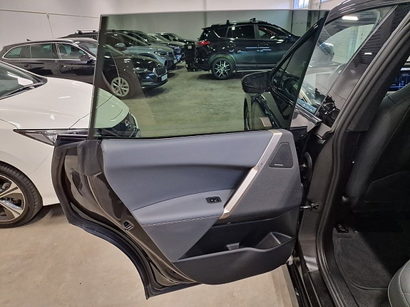 BMW iX 27 of 30