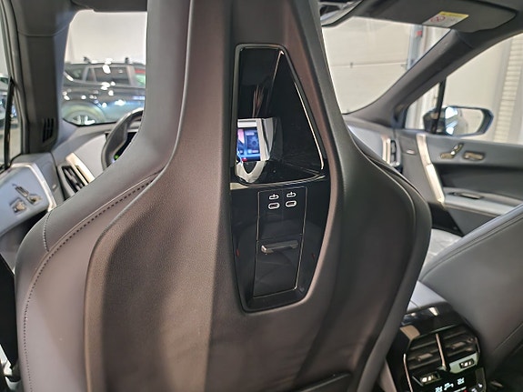 BMW iX 26 of 30