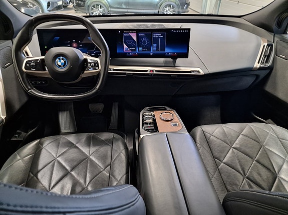 BMW iX 18 of 30
