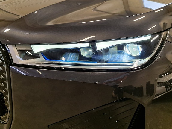 BMW iX 12 of 30