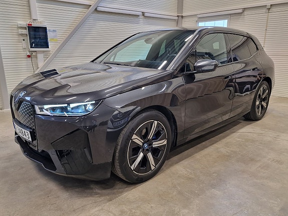 BMW iX 11 of 30
