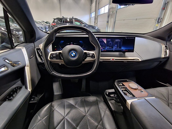 BMW iX 21 of 30