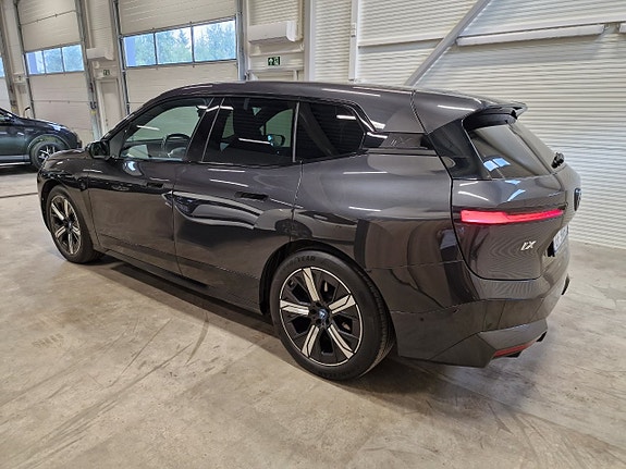 BMW iX 10 of 30