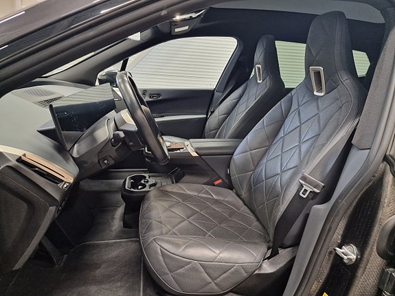 BMW iX 14 of 30