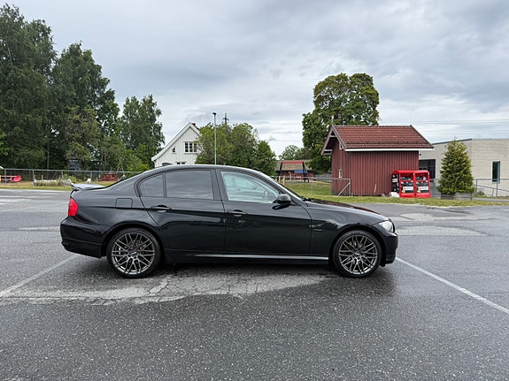 BMW 320d 4 of 16