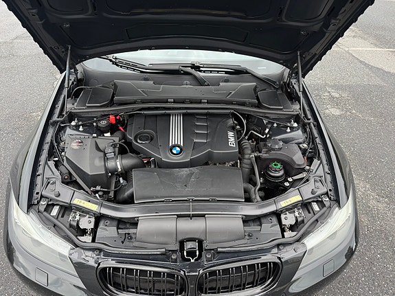 BMW 320d 12 of 16