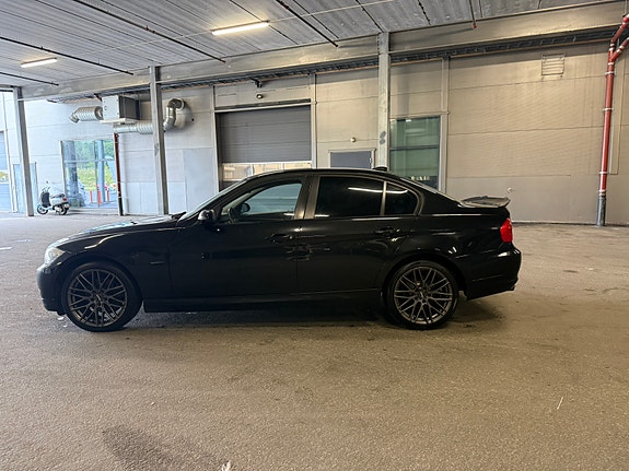 BMW 320d 2 of 16