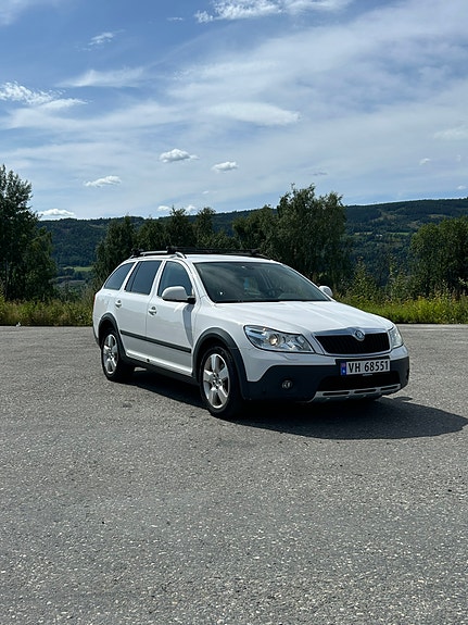 Skoda Octavia Scout 3 of 5
