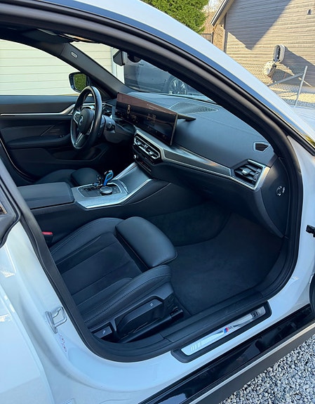 BMW i4 9 of 10