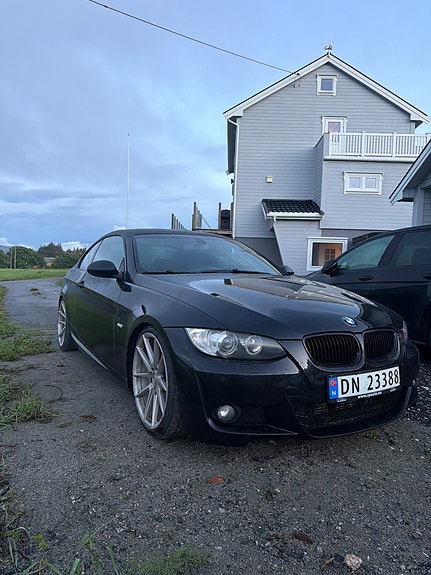 BMW 320d 2 of 6